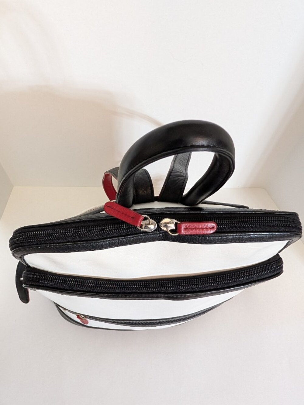 ili New York White Leather Mini Backpack – Black & Red Trim - Picture 8 of 14